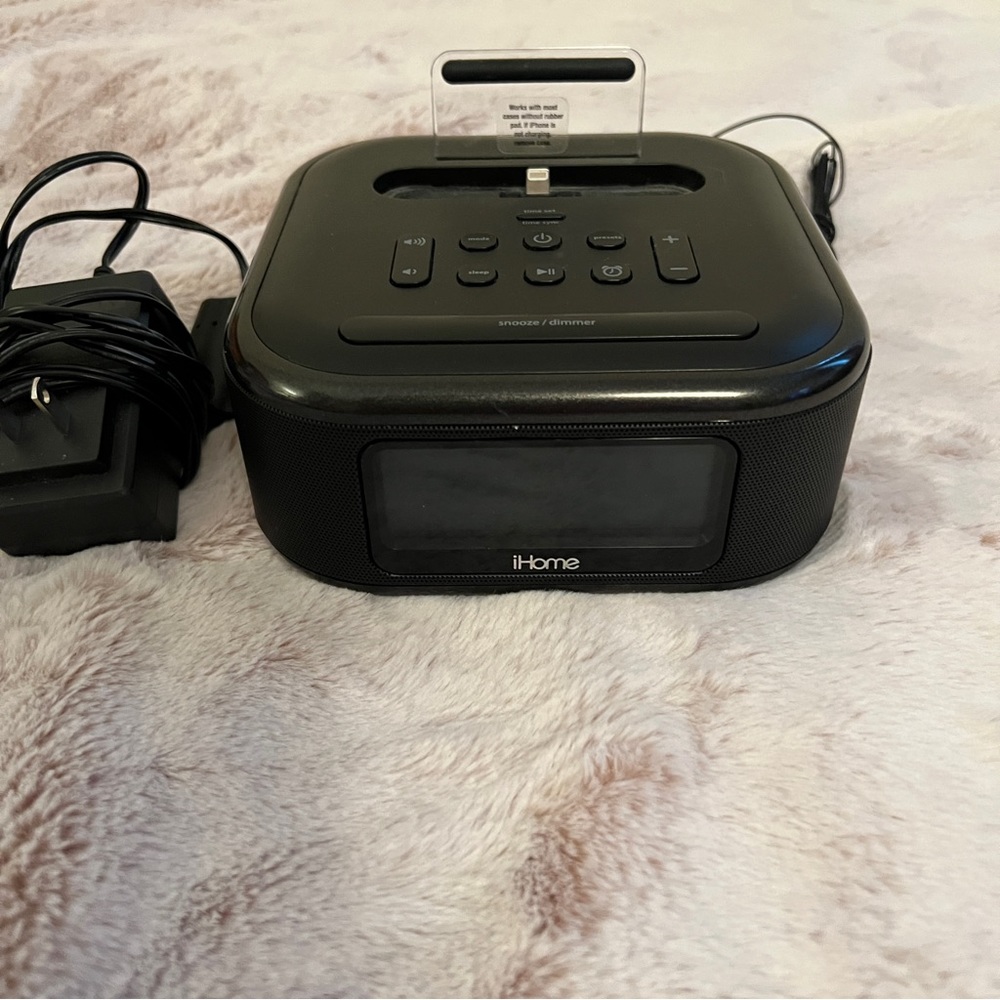 iHome dock alarm clock for Apple products. Has USB port & aux cord port in back